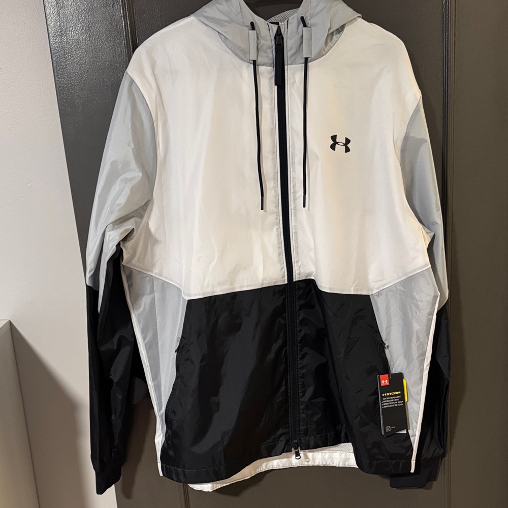 Under Armour Men's White and Black Windbreaker